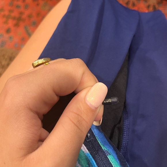 PERFECT CONDITION lululemon cropped leggings 16” - Picture 2 of 6